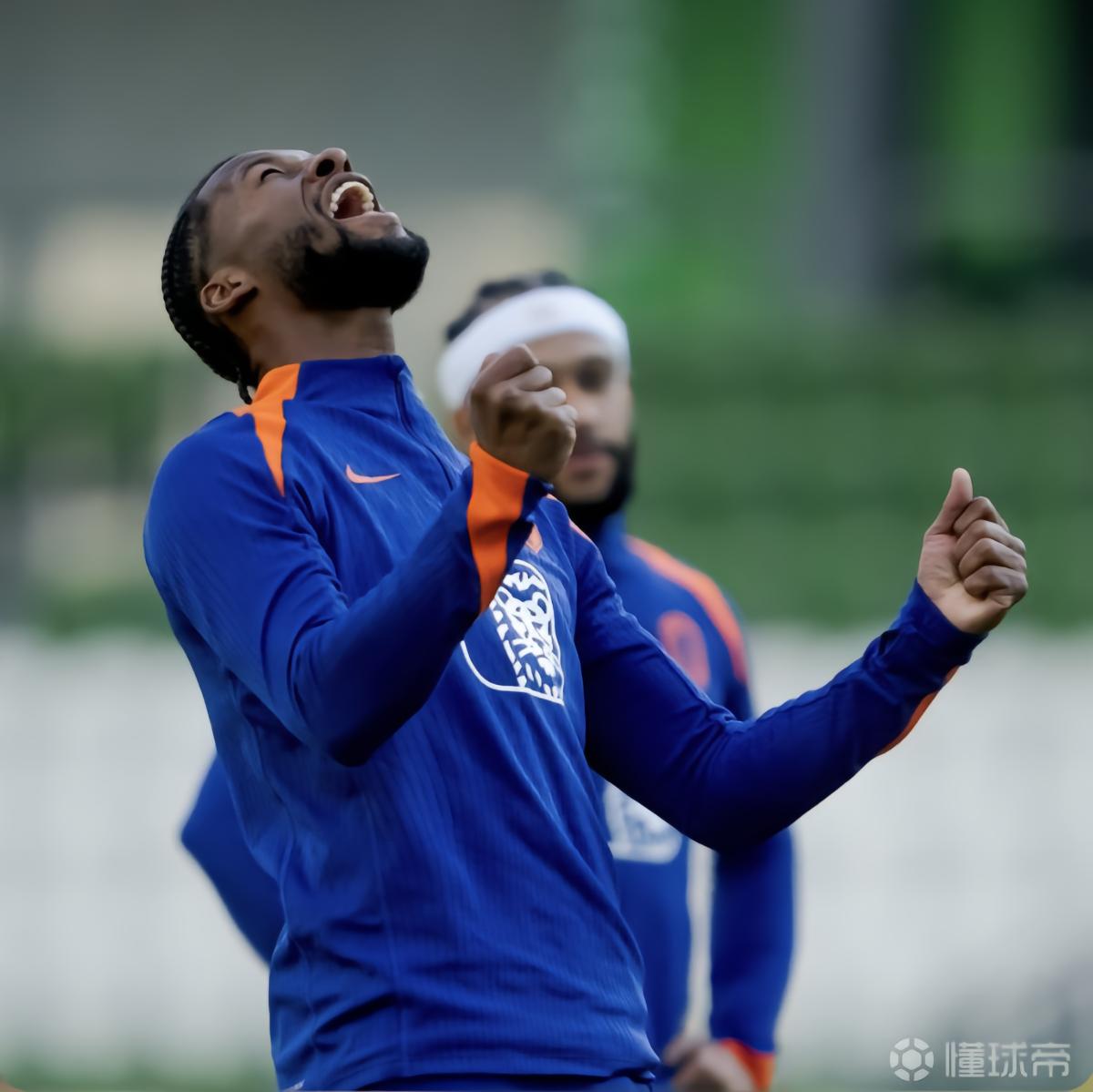 寻中场，记者：切尔西联系了自由身球员威纳尔杜姆